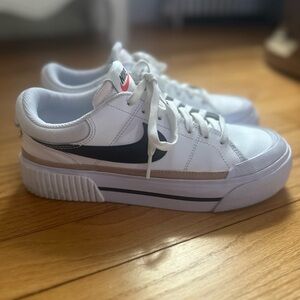Nike Court Legacy Lift Women’s Sneakers